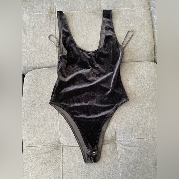 Forever 21 NEW velvet bodysuit black small - Picture 1 of 4
